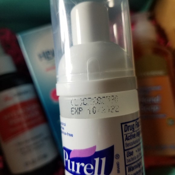 Cleanser Bundle + samples - Picture 8 of 10